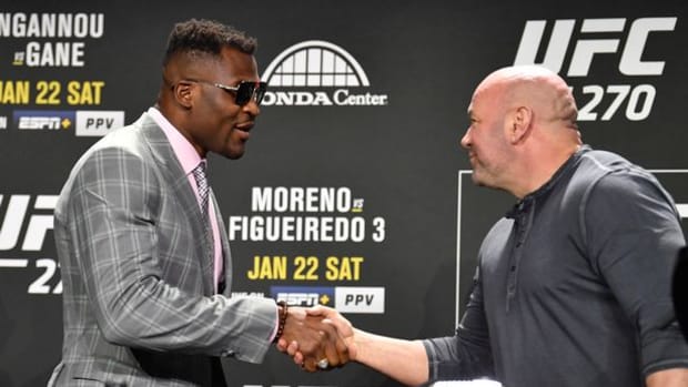 Francis Ngannou and UFC President Dana White shake hands.